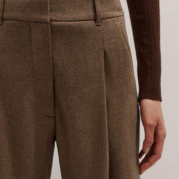 Me + Em Pleat Tapered Trouser – luxury British Brown in Me and Em exclusively at Coveti