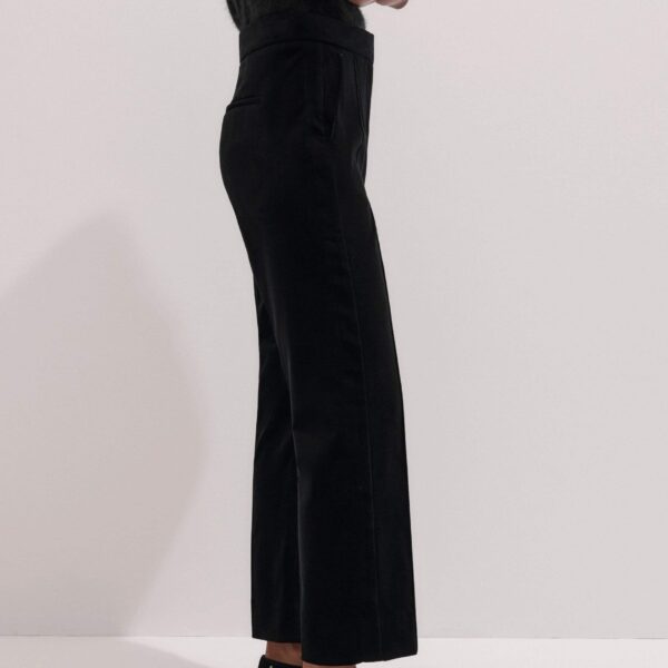 Me + Em Slim Crop Pant – luxury British Black in Me and Em exclusively at Coveti