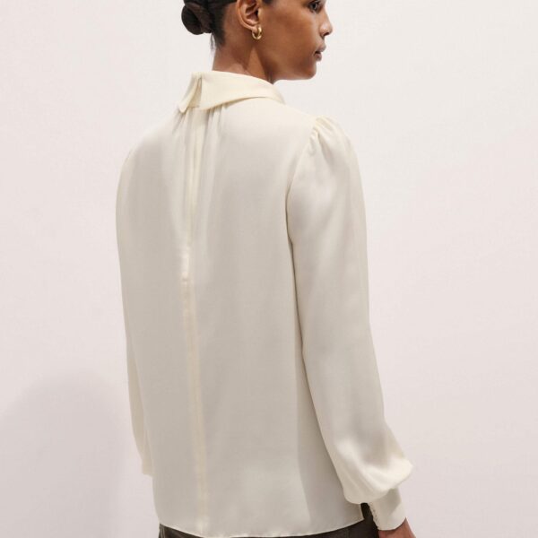 Me + Em Slim Cut Blouse – luxury British Ivory in Me and Em exclusively at Coveti