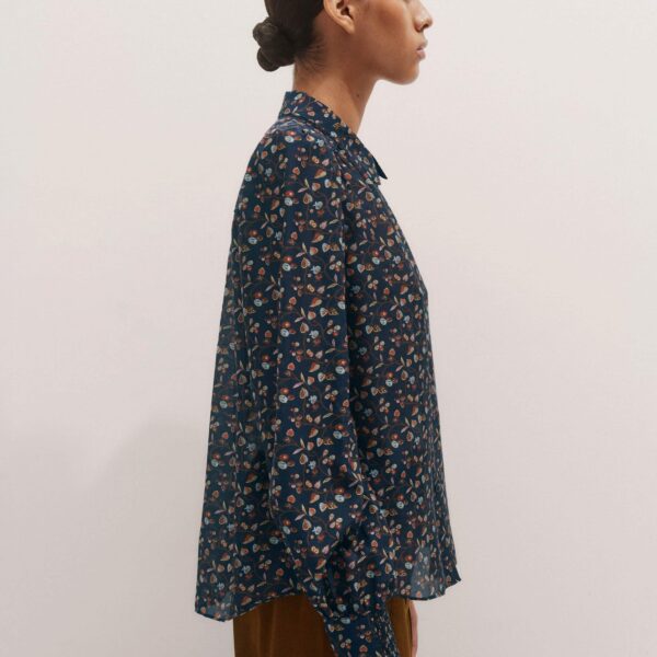 Me + Em Straight Blouse – luxury British Blue in Me and Em exclusively at Coveti