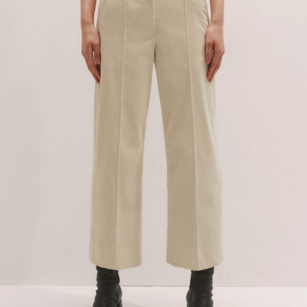 Me + Em Straight Crop Trouser – luxury British Ivory in Me and Em exclusively at Coveti