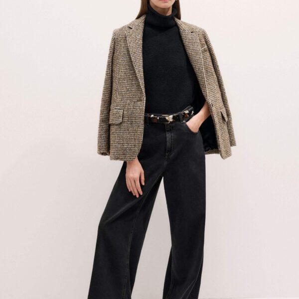 Me + Em Straight Crop Vest – luxury British Black in Me and Em exclusively at Coveti