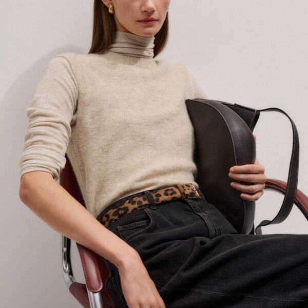 Me + Em Straight Knit Vest – luxury British Neutrals in Me and Em exclusively at Coveti