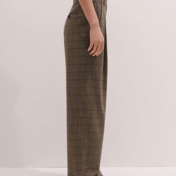 Me + Em Straight Leg Trouser – luxury British Grey in Me and Em exclusively at Coveti