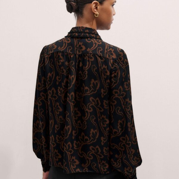 Me + Em Straight Shirt + Tie – luxury British Black in Me and Em exclusively at Coveti
