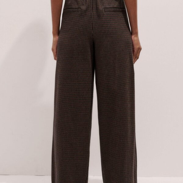 Me + Em Tapered Pant – luxury British Brown in Me and Em exclusively at Coveti