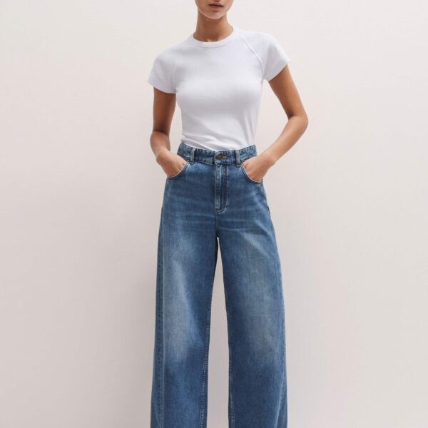 Me + Em Ultimate Raglan Tee – luxury British White in Me and Em exclusively at Coveti
