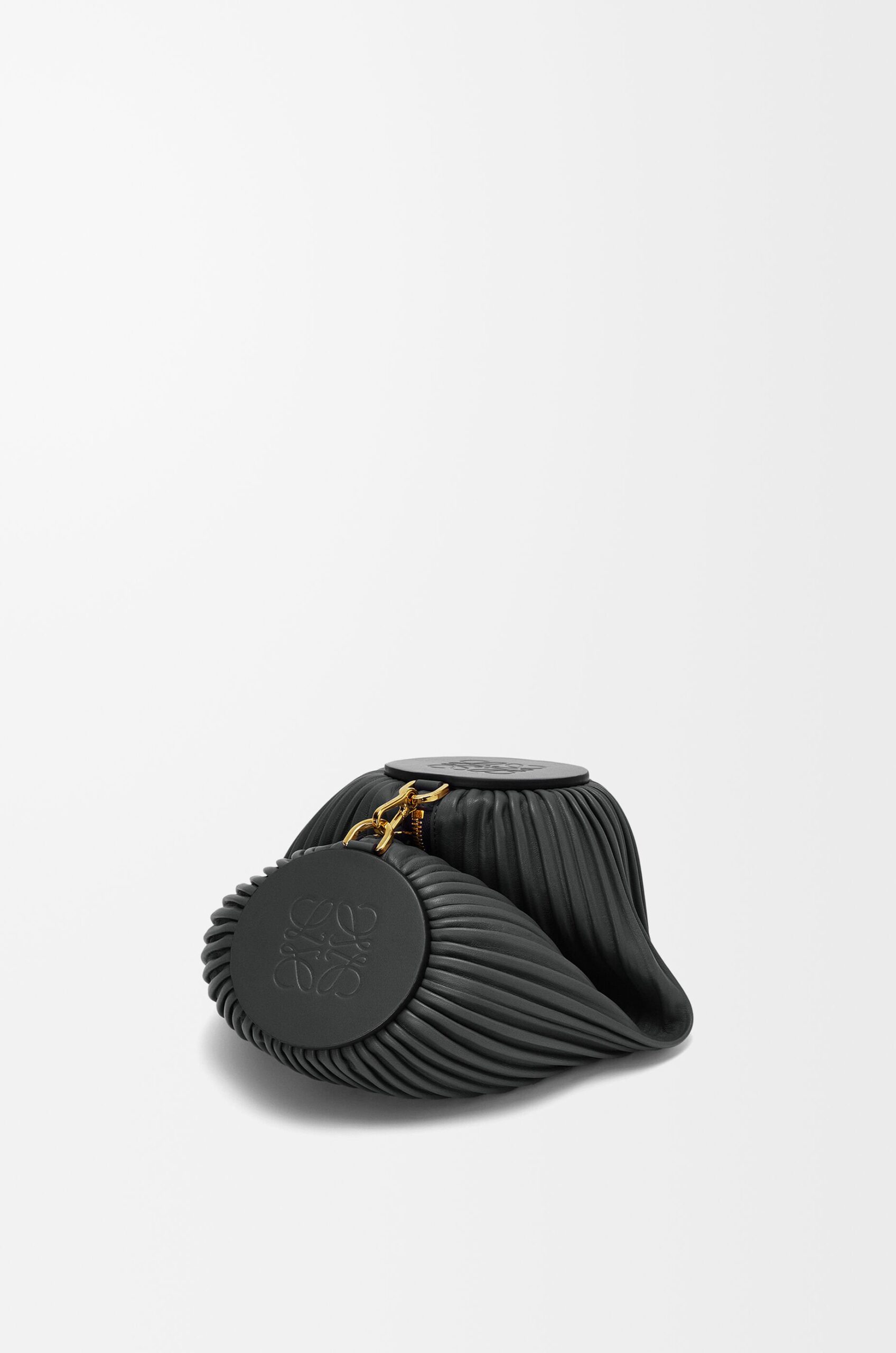 【LOEWEケース】 LOEWE Puzzle Bag | Luxe Leather & The Iconic Puzzle Bag | Coveti