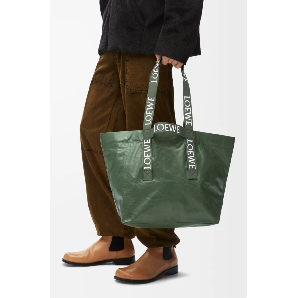 LOEWE Fold Shopper
In Paper Calfskin, view 2
