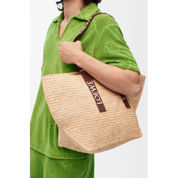 LOEWE Fold Shopper In Raffia, view 2
