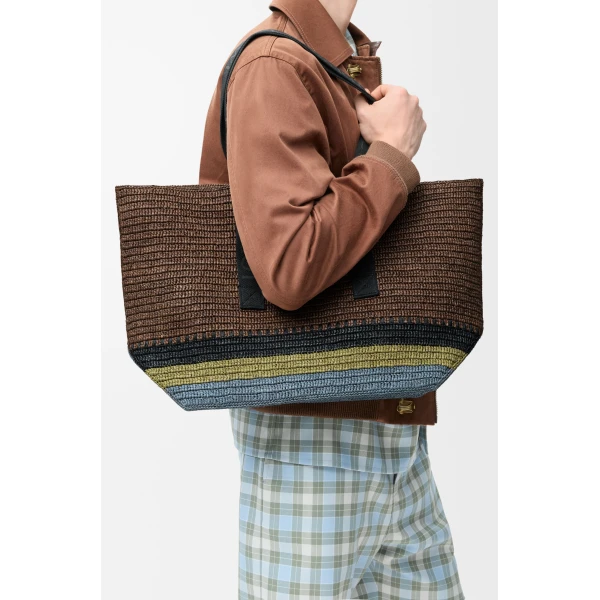 LOEWE Fold Shopper In Raffia, view 2