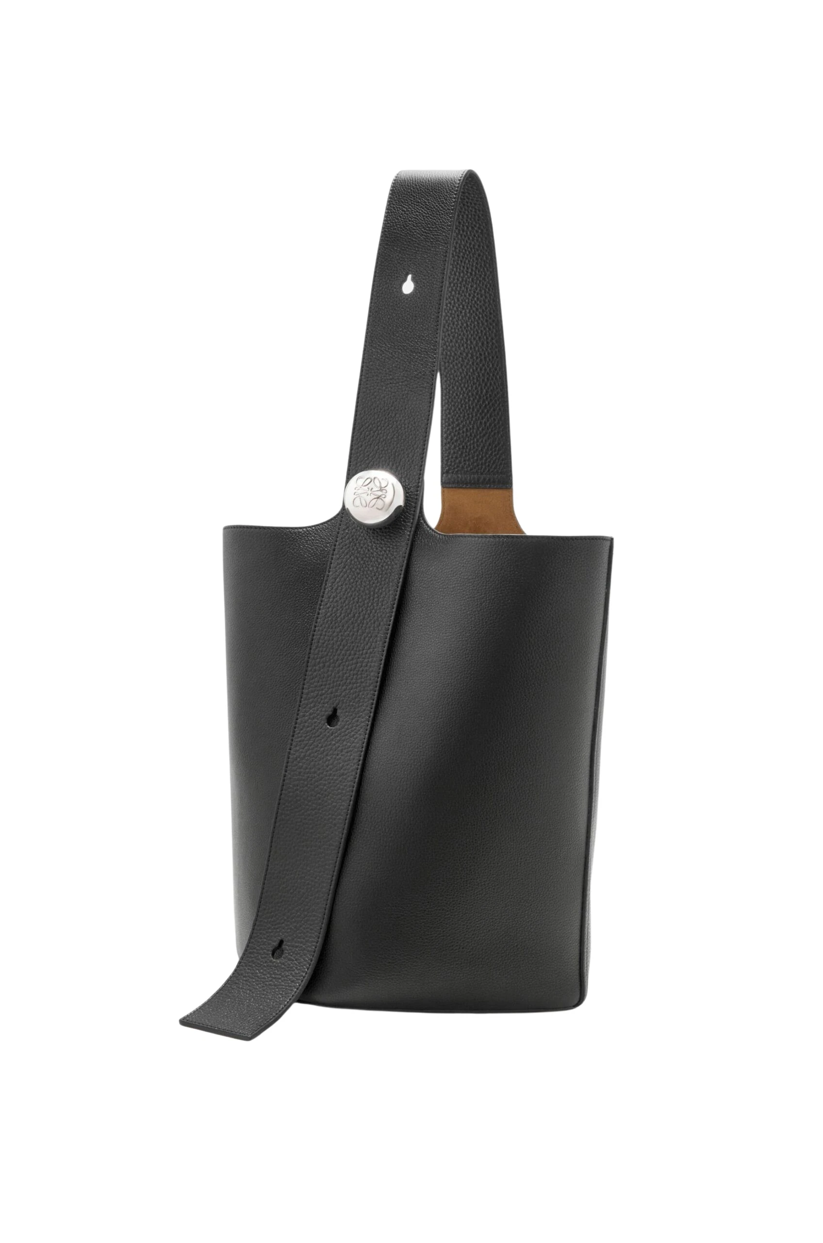 LOEWE-Large-Pebble-Bucket-In-Supple-Grained-Calfskin-2025-coveti-4-scaled94331_nobg coveti
