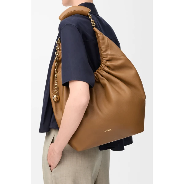 LOEWE Medium Squeeze Bag In Mellow Nappa Lambskin, view 3
