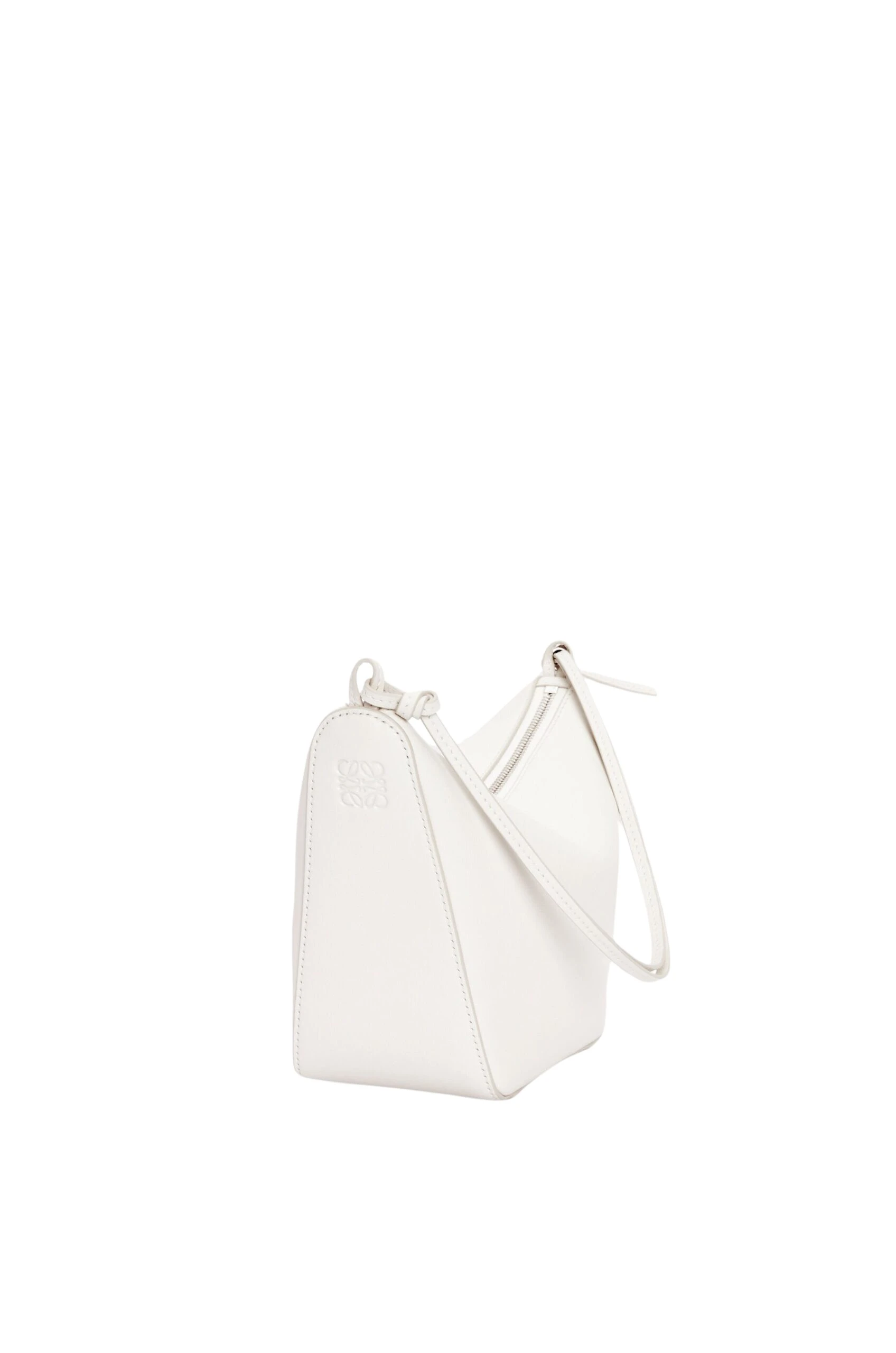 LOEWE-Mini-Hammock-Hobo-In-Classic-Calfskin-2025-coveti-6-scaled19780_nobg coveti