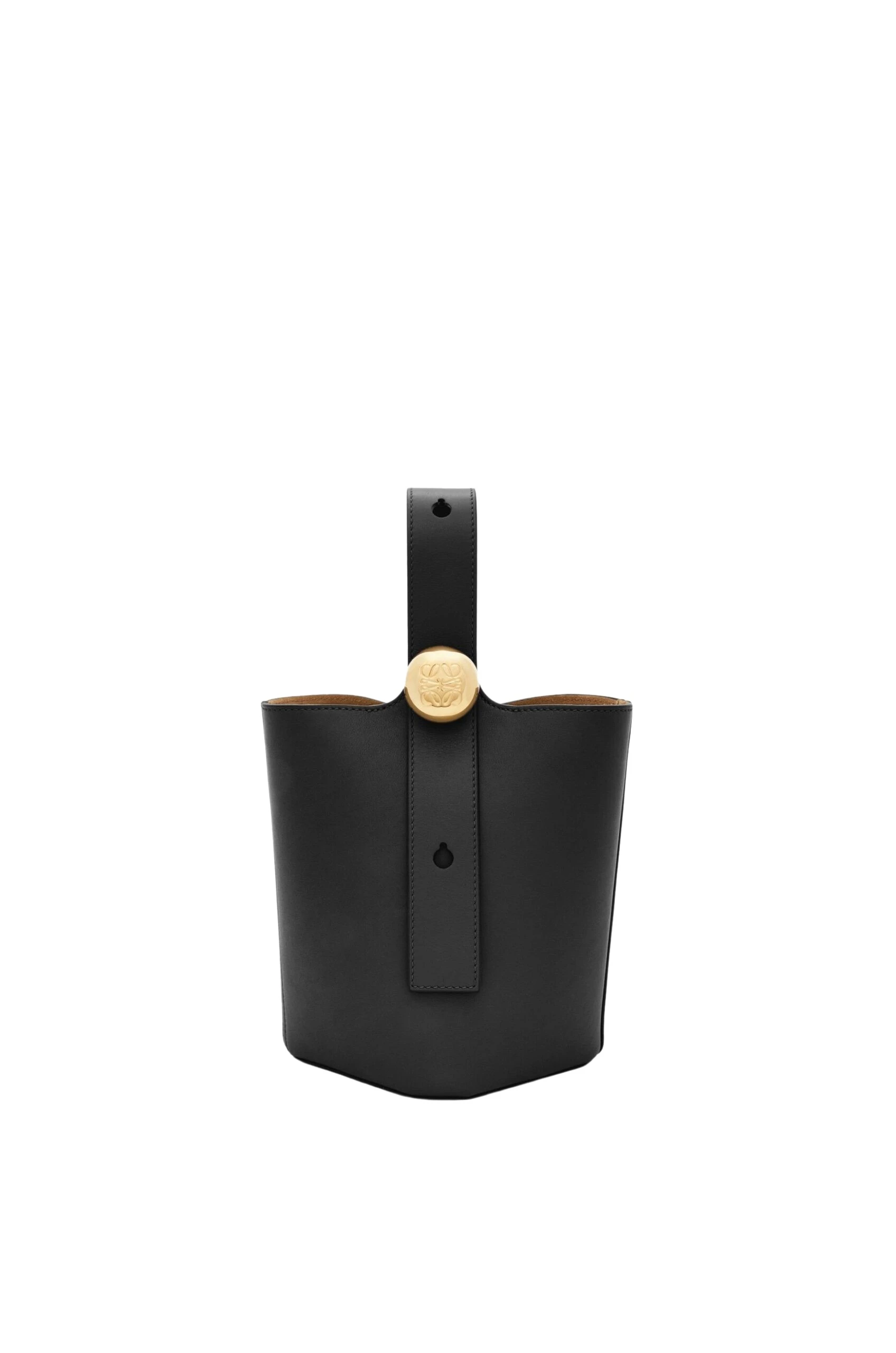 LOEWE-Mini-Pebble-Bucket-In-Smooth-Calfskin-2025-coveti-9-scaled96904_nobg coveti