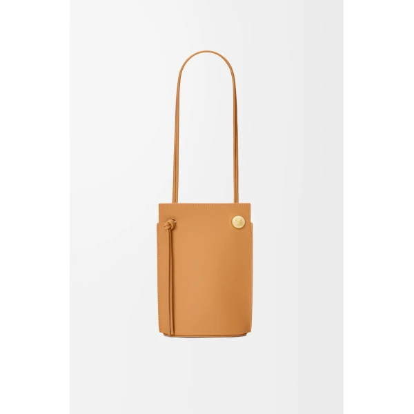 LOEWE Pebble Dice Pocket
In Classic Calfskin, view 4
