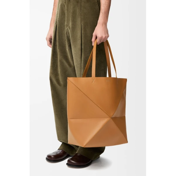 LOEWE Xl Puzzle Fold Tote
In Shiny Calfskin, view 2