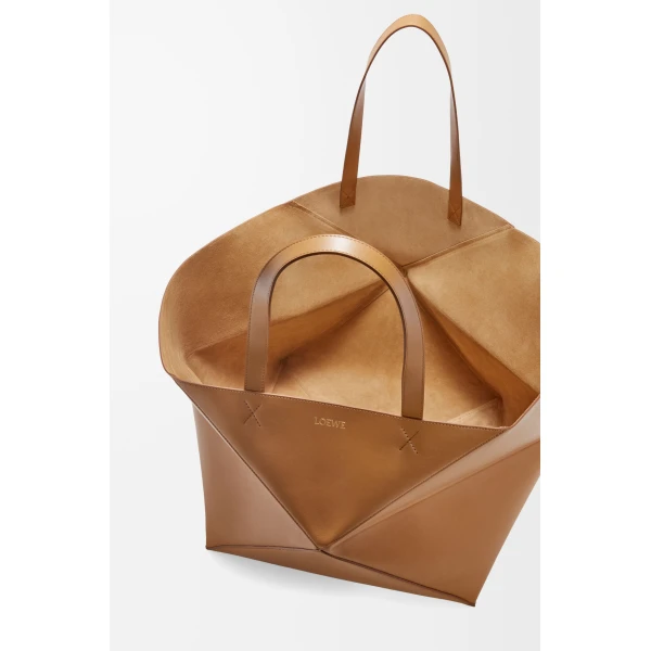 LOEWE Xxl Puzzle Fold Tote
In Shiny Calfskin, view 4