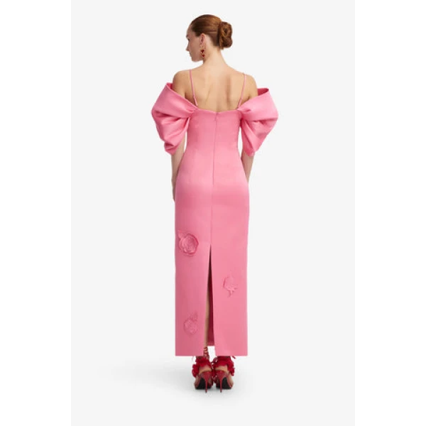 Gathered sculptural sleeve