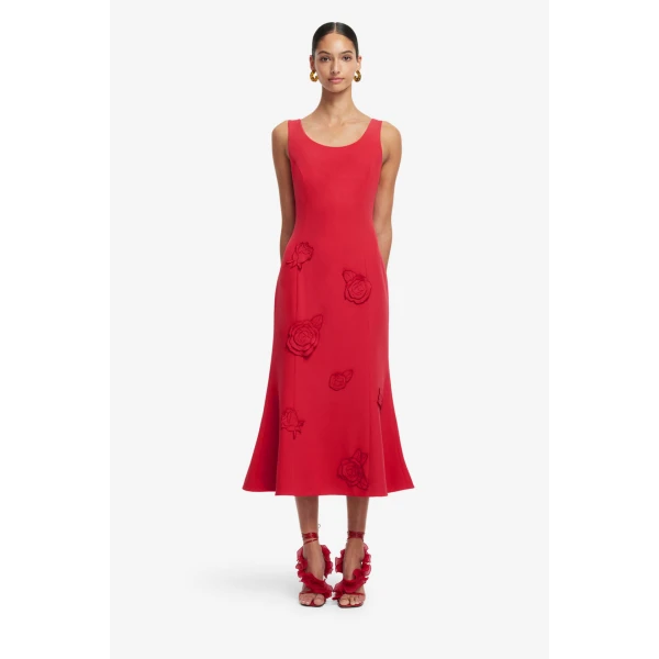 Scoop neckline