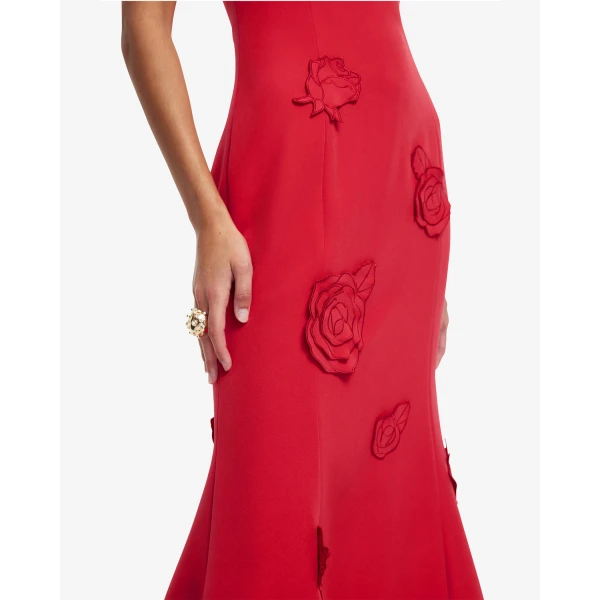 Scoop neckline