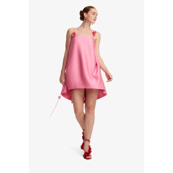 Straight neckline