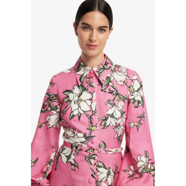 Collared neckline