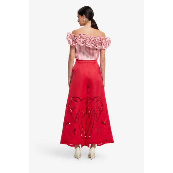 Wide leg silhouette