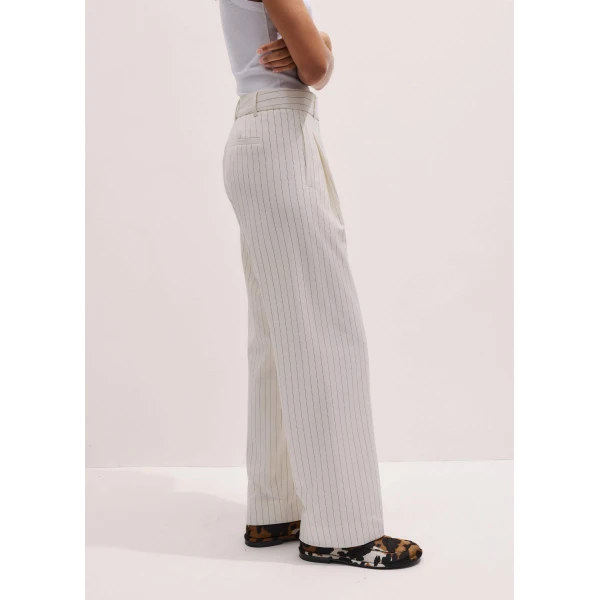 Me and Em Clever Tapered Pant
Fluid Bouclé, view 2