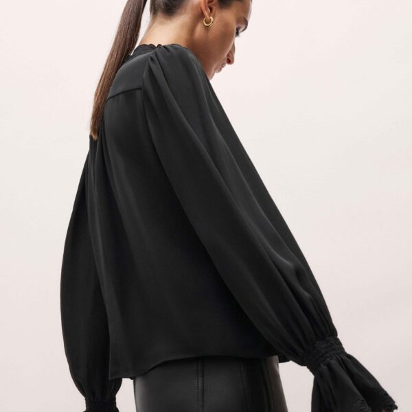 Me + Em Embroidered Top