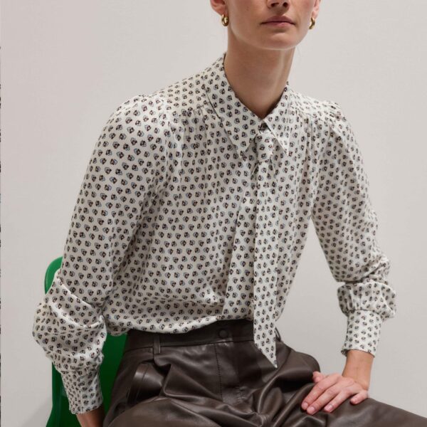 Me + Em Straight Blouse + Tie