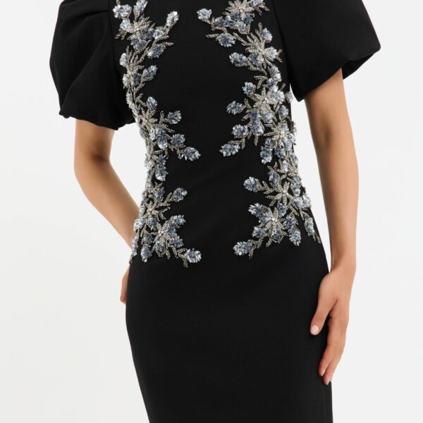 while a back split and zip fastening at the back ensure a polished finish. Fully lined for comfort