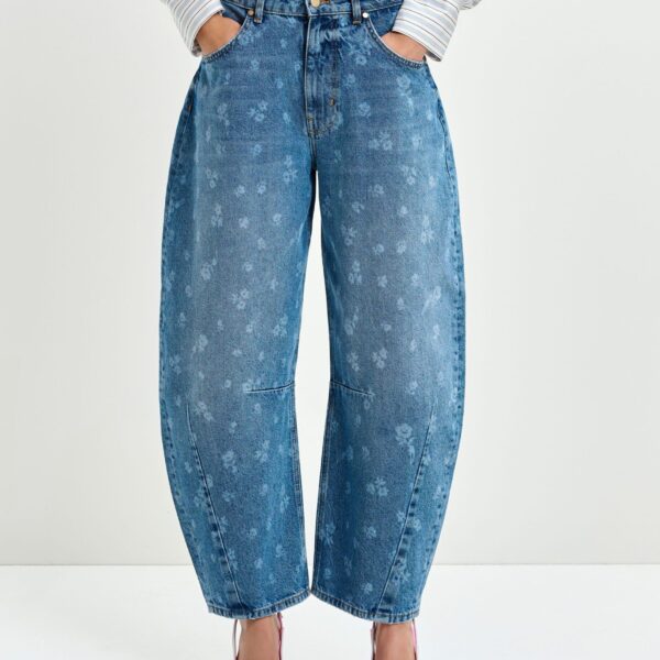 Essentiel Antwerp Blue floral-print barrel-leg cropped jeans - Essentiel Antwerp Pants - Colorful Belgian Design - Shop at Coveti