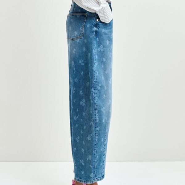 Essentiel Antwerp Blue floral-print barrel-leg cropped jeans - Essentiel Antwerp Pants - Colorful Belgian Design - Shop at Coveti
