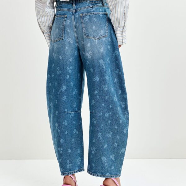 Essentiel Antwerp Blue floral-print barrel-leg cropped jeans - Essentiel Antwerp Pants - Colorful Belgian Design - Shop at Coveti