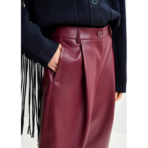 Essentiel Antwerp Burgundy faux leather bermuda shorts, view 4
