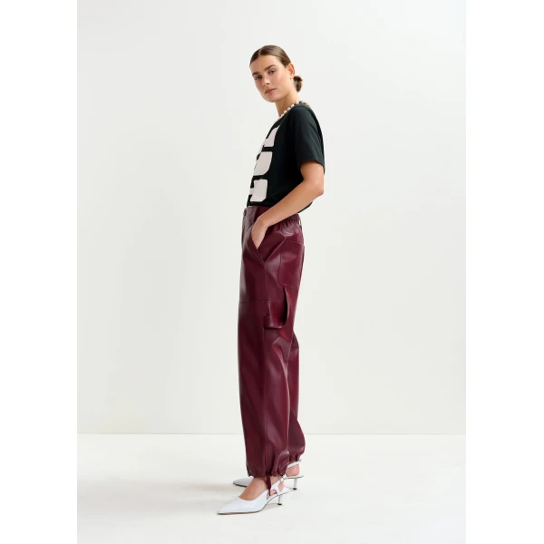 Essentiel Antwerp Burgundy faux leather tapered cargo pants, view 3