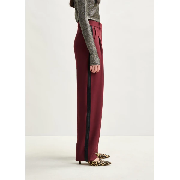 Essentiel Antwerp Burgundy tapered pants with crease, view 4