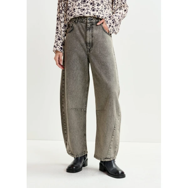 Essentiel Antwerp Grey and beige overdyed organic cotton barrel-leg jeans, view 4