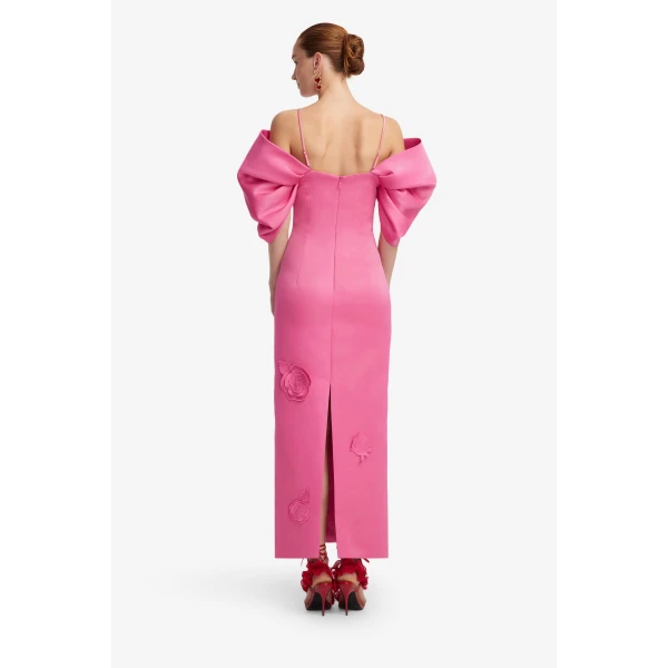 Gathered sculptural sleeve
