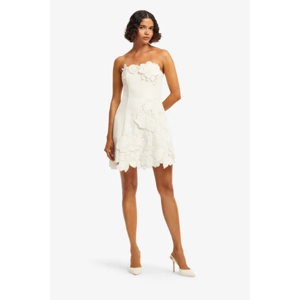 Strapless neckline