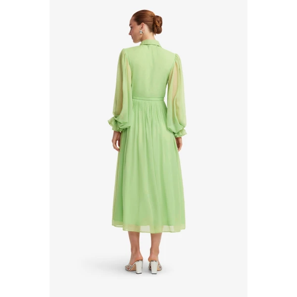 Bishop sleeves with elasticated cuffs