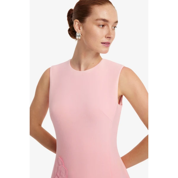 Invisible back zip closure