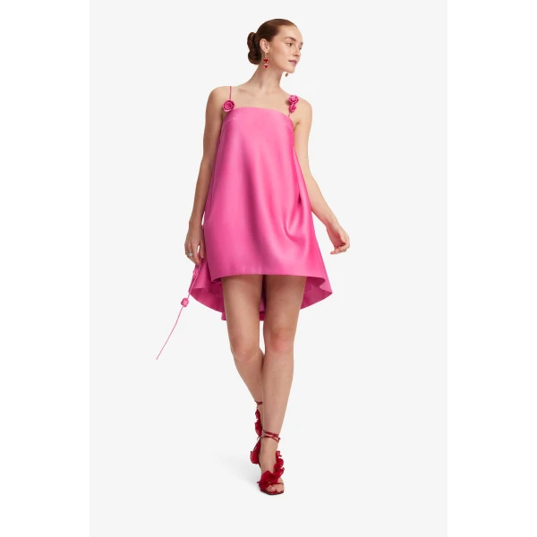 Straight neckline