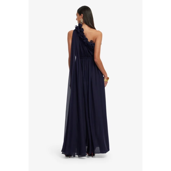Voluminous A-line maxi skirt silhouette