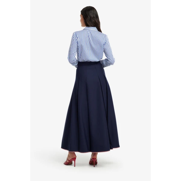 Invisible side zip closure