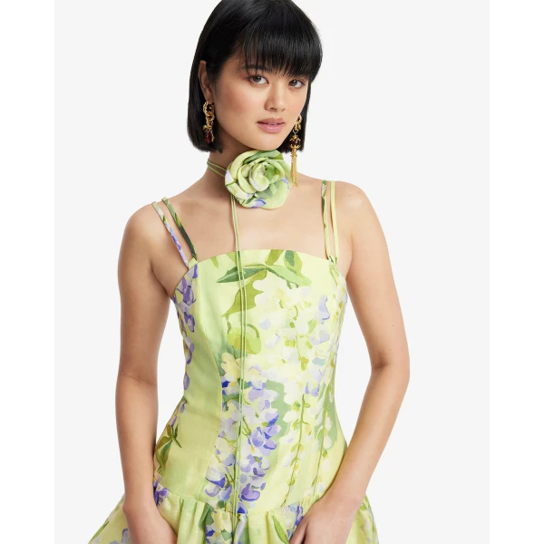 Rounded neckline