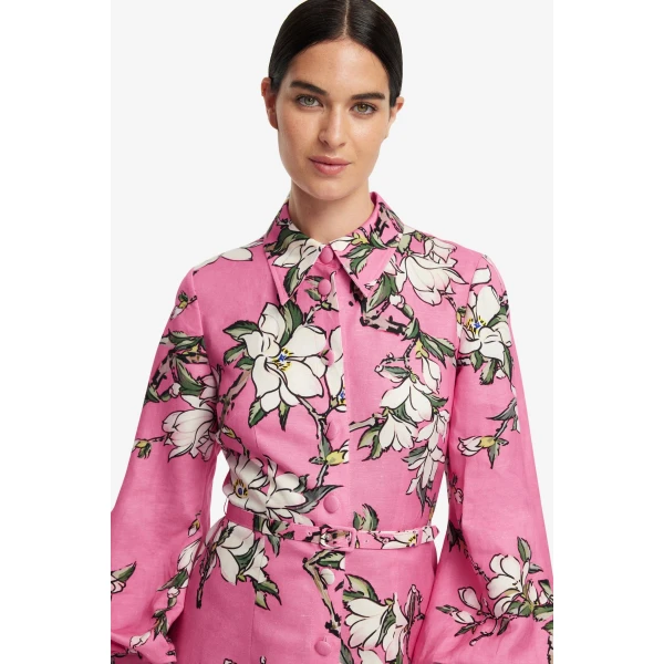 Collared neckline