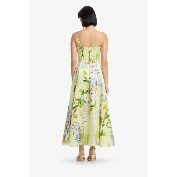 Sweetheart neckline