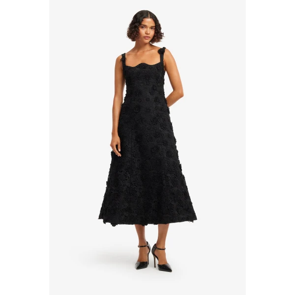 Fitted bodice & waist